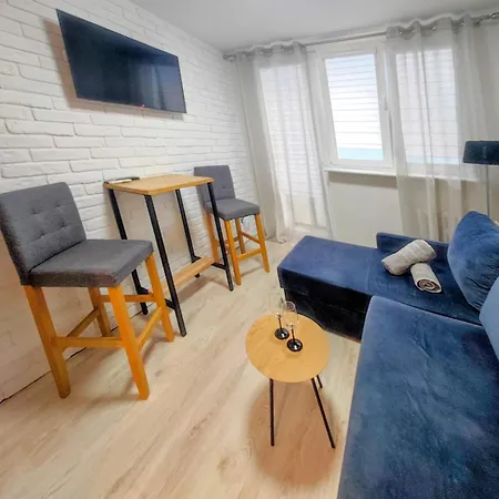 Black Sails Z Parkingiem 코워브제크