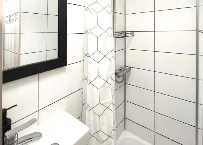 Black Sails Z Parkingiem Appartamento